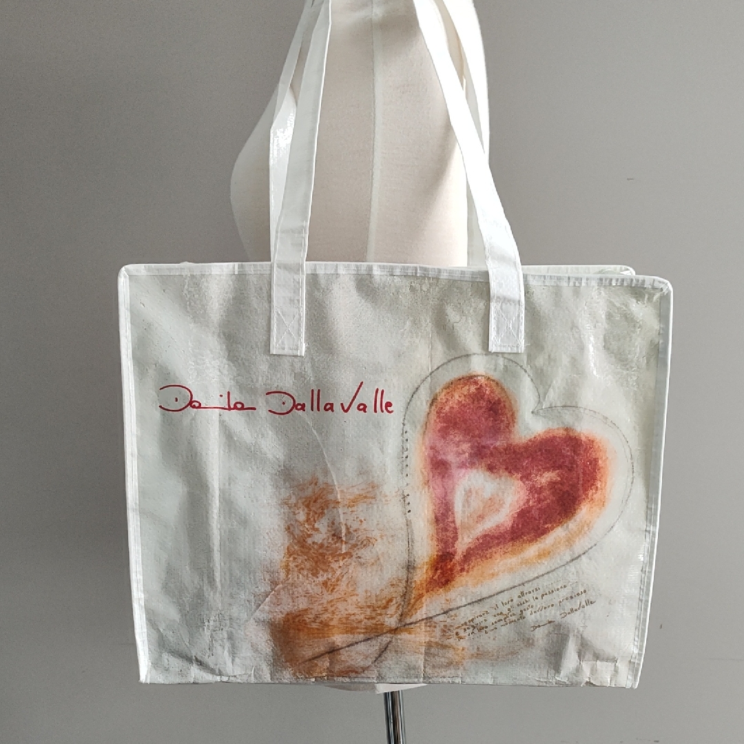Daniela Adallavalle Chic White And Red Plastic Heart Design Tote Bag